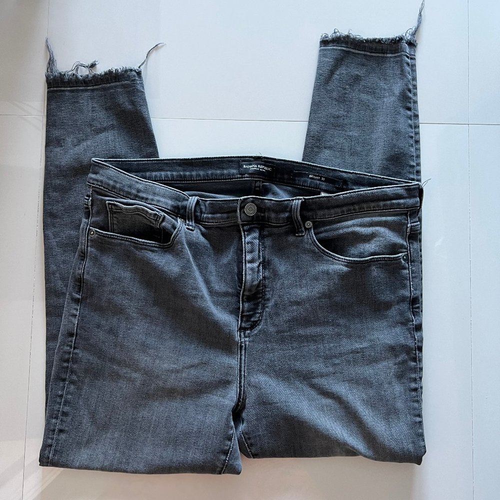 BANANA REPUBLIC Skinny Jeans Sz 33 Gray distressed wash Cotton Stretch denim